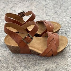 Comfortiva Erena sandals in brown leather, new in box, size 7.